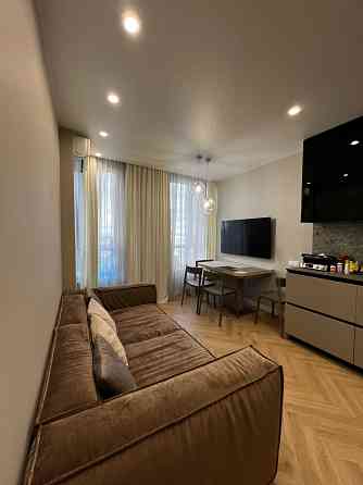 Продаж Квартира 3-кімнатна, 21/25 поверх на Наддніпрянське шосе вул., д. 2а Kiev