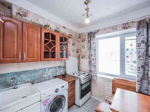 Продаж Квартира 1-кімнатна, 3/9 поверх на Мілютенка вул., д. 46 Kiev