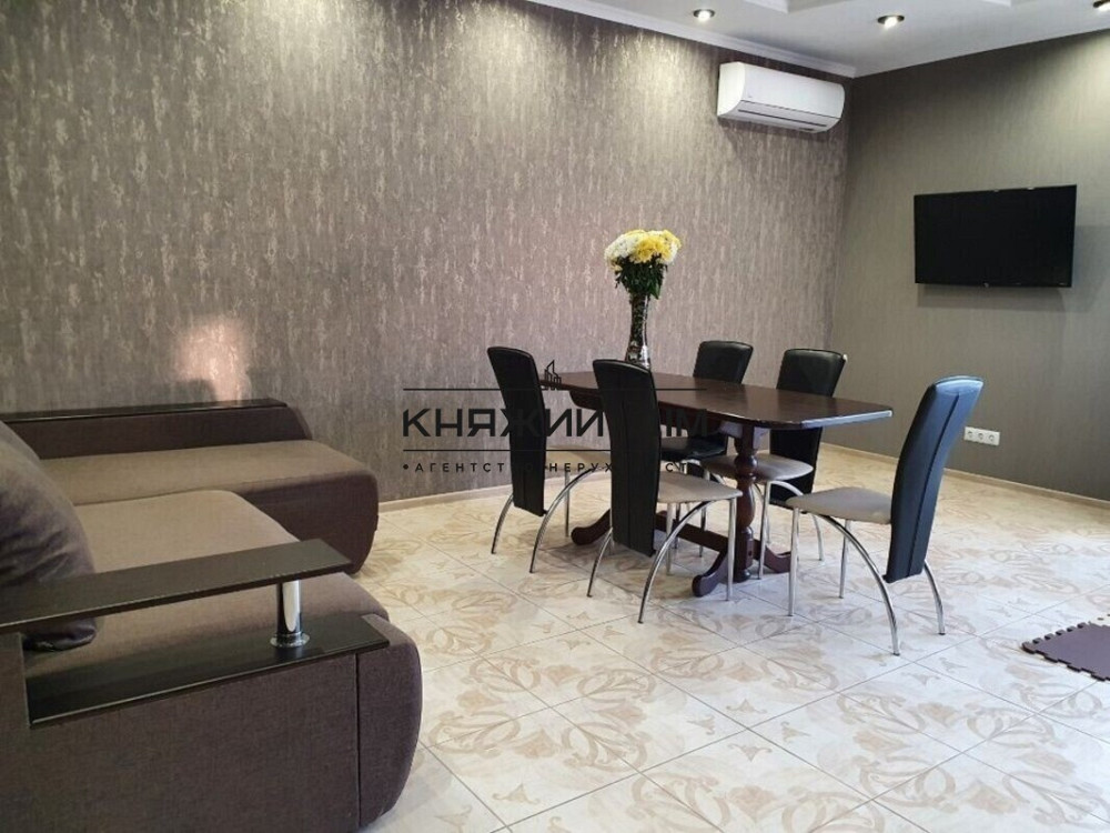 БЕЗ КОМИССИИ!!! Продажа отличного 3-х уровневого таунхауса в с. Новое. № 2211350 Нове - фото 1