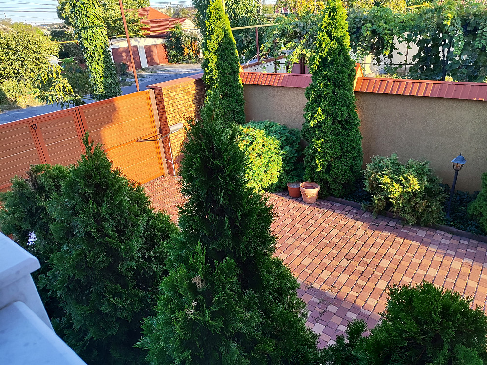 Продаётся великолепный 2х этажный дом в центре  с.Усатово. Усатове - фото 2