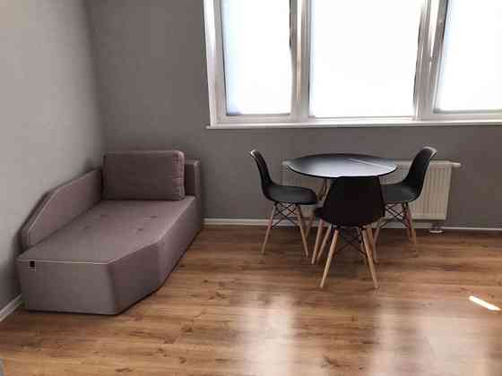 Оренда Квартира 1-кімнатна, 27/36 поверх на пр. Соборности, 30а Київ