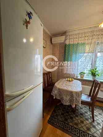 Продаж Квартира 3-кімнатна, 6/12 поверх на Червоної Калини вул., д. 79 Київ