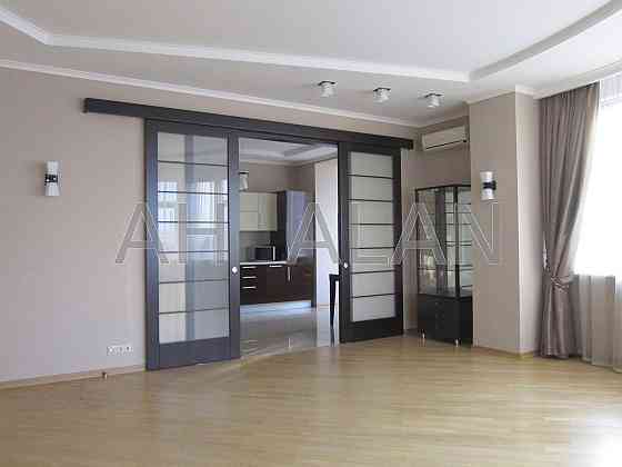 Продаж Будинок 4-кімнатний на Лесі Українки бул., 7Б Kiev