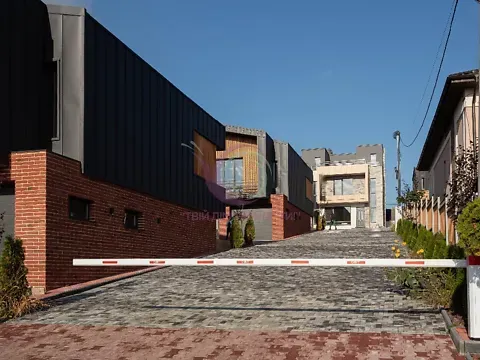 Продаж 3-поверховий   170 кв.м 3 кімн. на Коцюбинського Михайла вулиця 51 Чернівці - фото 17