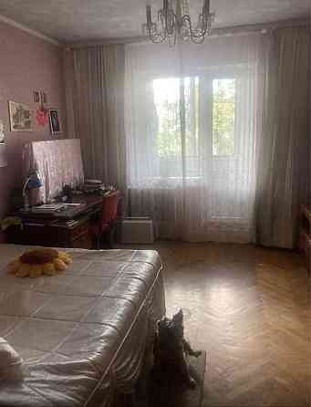 Продаж Квартира 3-кімнатна, 2/9 поверх на Озерна вул., д. 4 Kiev