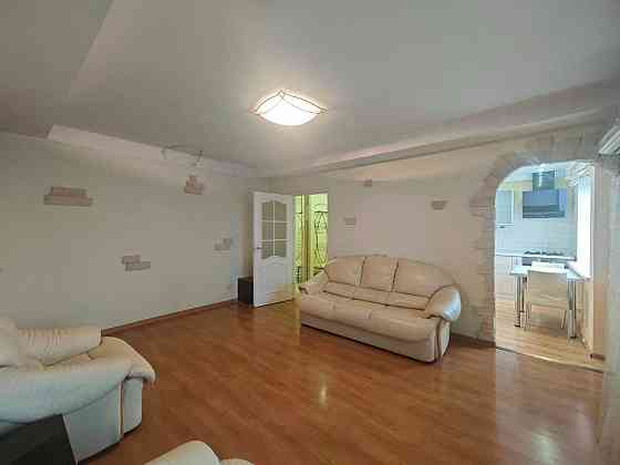 Продаж Квартира 2-кімнатна, 8/8 поверх на Ентузіастів вул., д. 17 Kiev