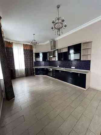 Оренда Квартира 2-кімнатна, 3/4 поверх на ул. Генерала Наумова, 48 Kiev