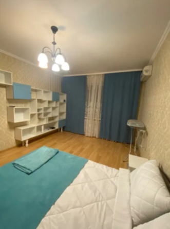 Оренда Квартира 1-кімнатна, 1/25 поверх на Ахматова Киев