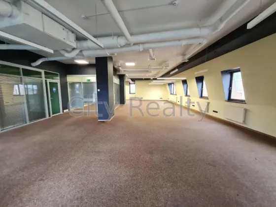 Здається Офісні приміщення площа 220 кв.м 5-й поверх Київ Кирилівська 15/1 Київ