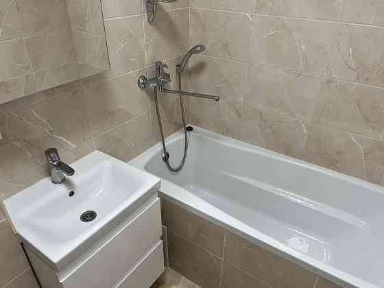 Продаж Квартира 3-кімнатна, 1/5 поверх на Парково-Сирецька вул., д. 10 Київ