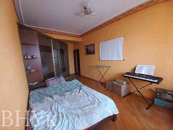 Продаж Квартира 3-кімнатна, 5/6 поверх на вул. Петлюри Львов