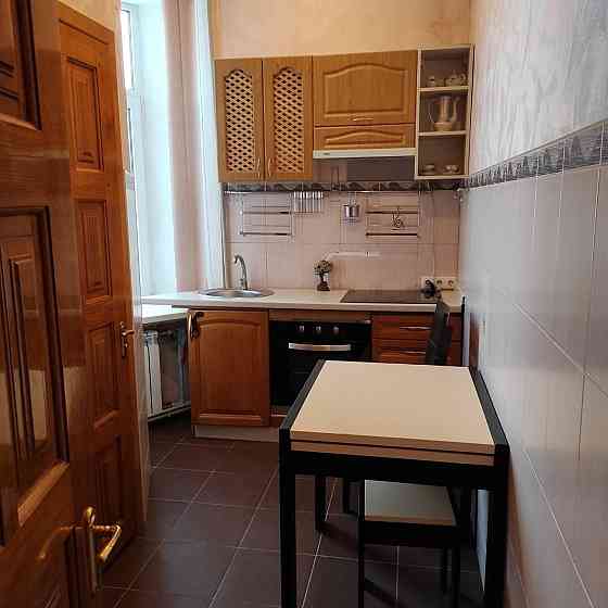 Продаж Квартира 2-кімнатна, 2/4 поверх на Юрківська вул., д. 37 Київ