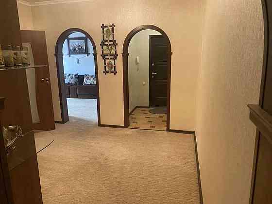 Оренда Квартира 3-кімнатна, 2/13 поверх на ул. Анны Ахматовой, 6 Kiev