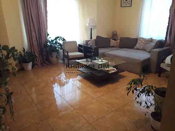 Продається будинок в Мотижині Макаріського району 305 м2. три поверхи код 2211785 