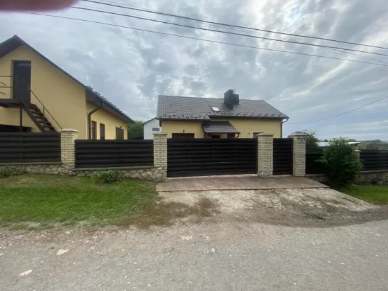 Продажа 2-этажный Дом с участком 15 сот 190 кв.м 5 комн. на Байківці вул. Зелена Байковцы