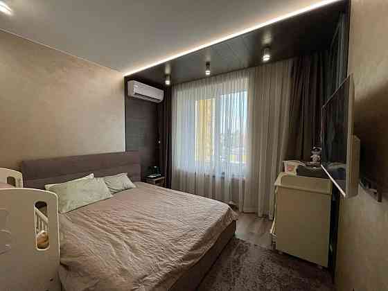 Продаж Квартира 3-кімнатна, 4/10 поверх на Хмельницкого Б. ул., 11А Dnipro