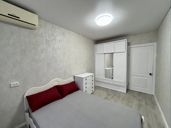 Продаж Квартира 2-кімнатна, 4/5 поверх на Героев Крут улица Одеса