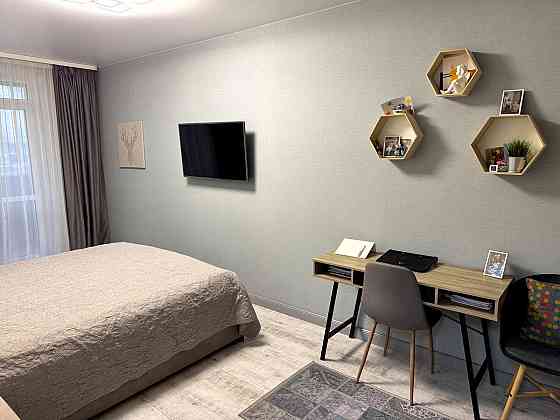 Продаж Квартира 3-кімнатна, 3/7 поверх на Лебедєва Академіка вул., д. 1/7 Киев