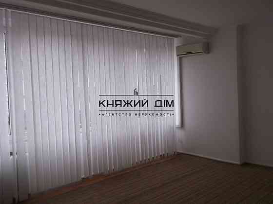 3-кімнатна квартира в центрі біля м. Золоті Ворота. Вул. Володимирська 51/53. Код: 21144737 Киев