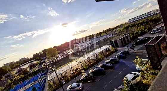 Продаж Квартира 4-кімнатна, 7/7 поверх на вул. Салютна Киев