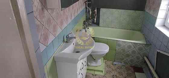 Розташований на тихій, зеленій вулиці поряд з живописною річкою Fastiv