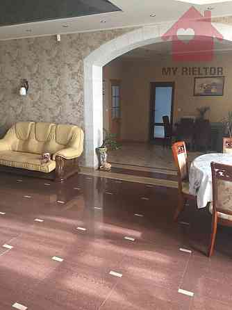 Продаж просторого будинку з басейном! 