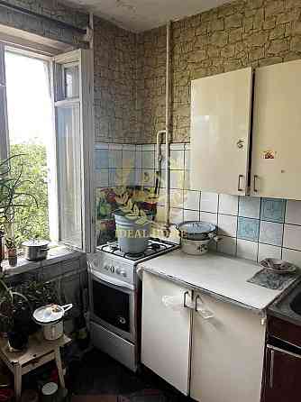 Продаж 2-кімнат в 3-кімнатній квартирі на Виноградарі Київ