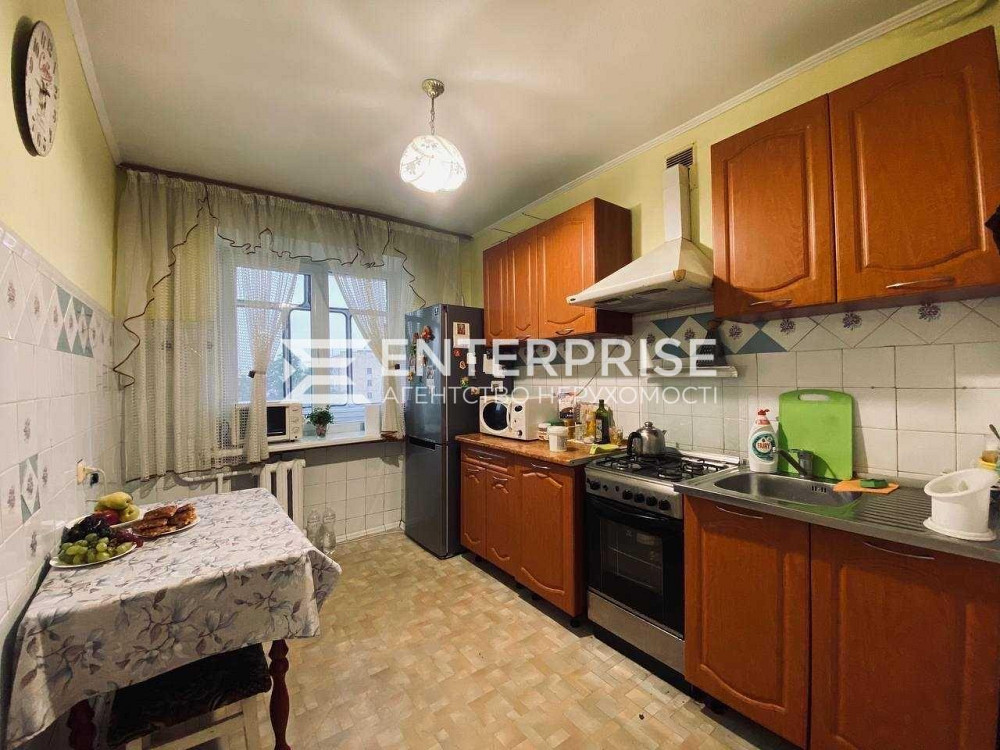 Продаж Квартира 4-кімнатна, 8/9 поверх на вул. Петропавлівська Київ - фото 1