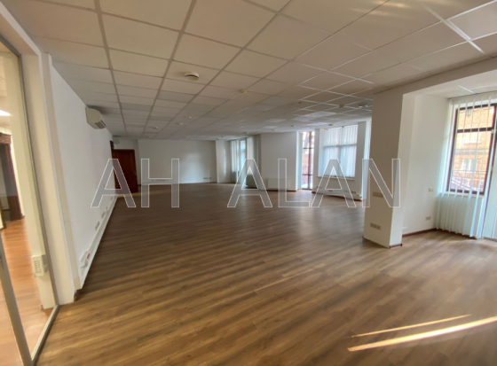 Оренда Будинок 3-кімнатний на Крутий узв. Kiev