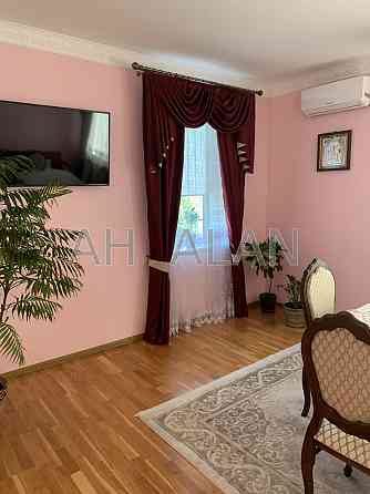 Продаж Будинок 6-кімнатний на вул. Прорізна 