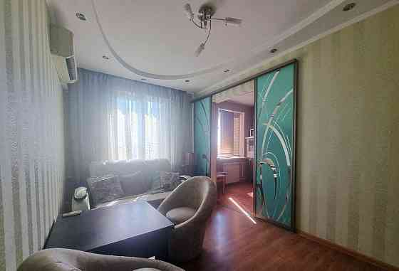 Оренда Квартира 3-кімнатна, 9/9 поверх на Райдужна, 3б Kiev