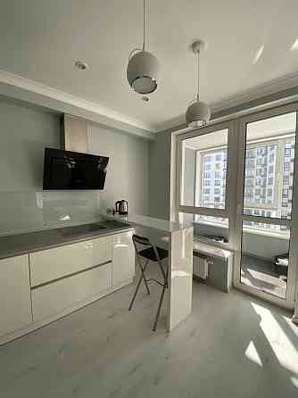 Оренда Квартира 1-кімнатна, 20/24 поверх на Зарічна, 1б Київ