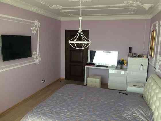 Продаж Квартира 3-кімнатна, 24/25 поверх на Драгоманова, 40е Киев