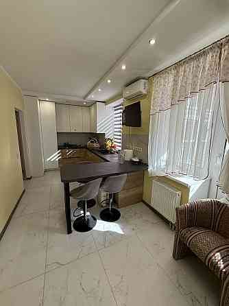 Продаж Квартира 3-кімнатна, 7/8 поверх на Лебедєва Академіка вул., д. 1 Kiev