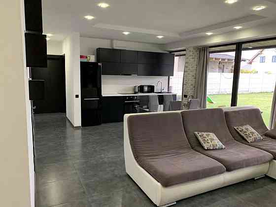 Оренда Квартира 3-кімнатна, 1/1 поверх на вул. Центральна Осещина