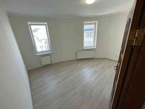 Продаж Квартира 4-кімнатна, 8/9 поверх на Ющенка Винница