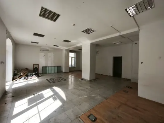 Сдаётся Торгово-офисный центр площадь 110 кв.м 1-й этаж Ужгород Чендея 40 Ужгород