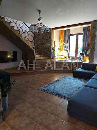 Продаж Будинок 5-кімнатний на Садова 136-а вул., 1 Киев