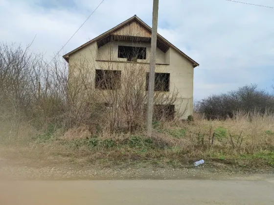 Продажа 2-этажный Дом с участком 15 сот 240 кв.м 4 комн. на Яноша Араня Тисаашвань