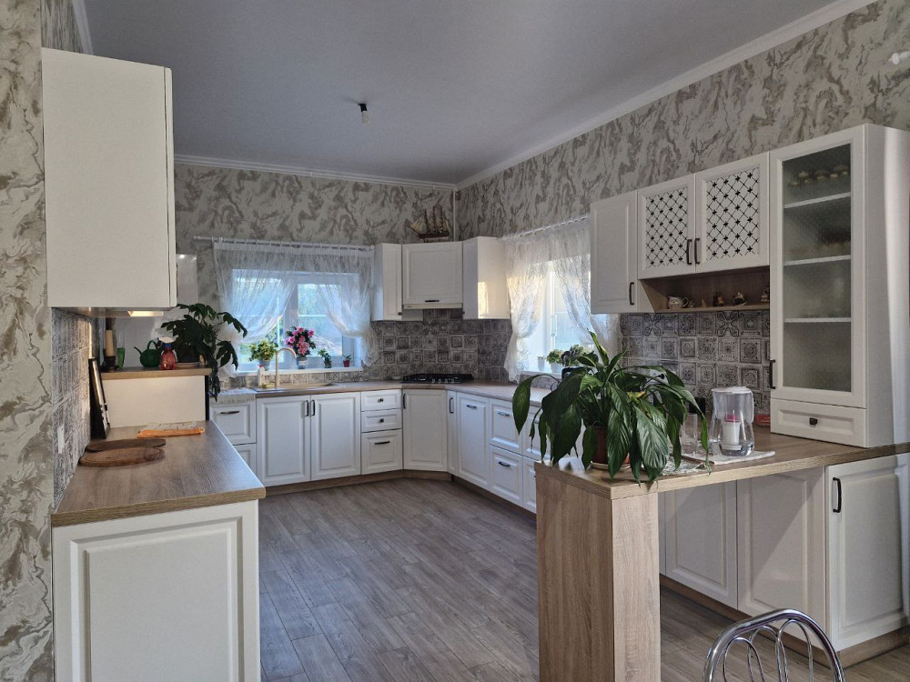 Кухня студия 40 м² + гараж + терраса = идеальный дом Нерубайське - фото 1