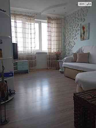 Оренда Квартира 3-кімнатна, 8/9 поверх на Прирічна, 19 Kiev