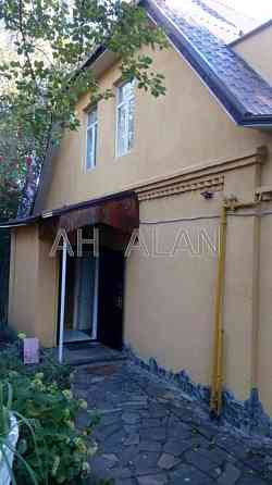 Продаж Будинок 8-кімнатний на вул. Редутна Київ