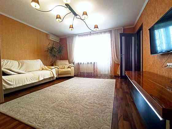 Продаж Квартира 4-кімнатна, 9/9 поверх на Строителей, 12 Дніпро