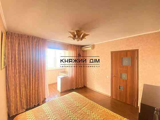 Продаж Квартира 3-кімнатна, 12/20 поверх на Руденко Ларисы ул. Киев