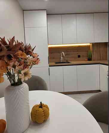 Продаж 3к квартири 81 кв. м на вул. Білогірська Ternopil'