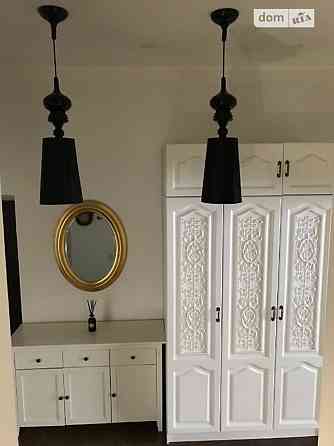 Оренда Квартира 3-кімнатна, 4/4 поверх на ул. Воздвиженская Kiev