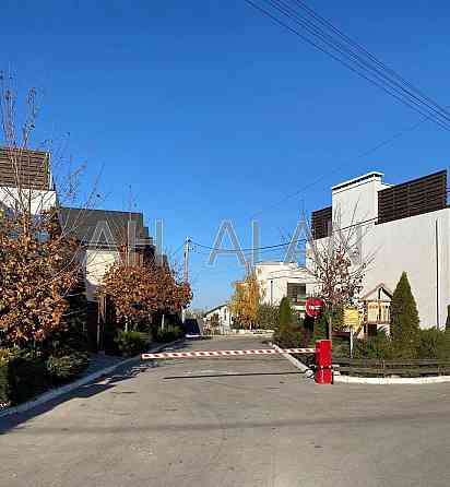 Продаж Будинок 5-кімнатний на Смерекова вул., 1 Kiev