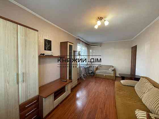 Оренда 3-кімнатної роздільної квартири, метро Політехнічний інститут. № 11199870 Київ