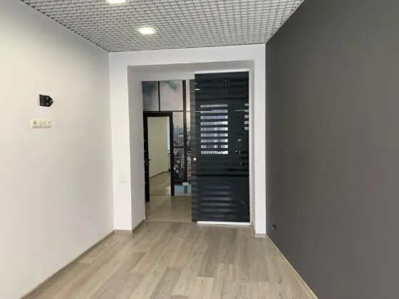Продаж Приміщення в житловому будинку площа 70 кв.м 1-й поверх на під дубом Львів