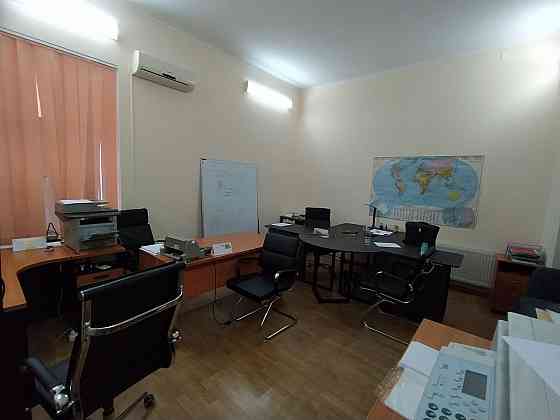 Продам  квартиру  просторную в самом центре, для большой  семьи, можно под офис. Odessa